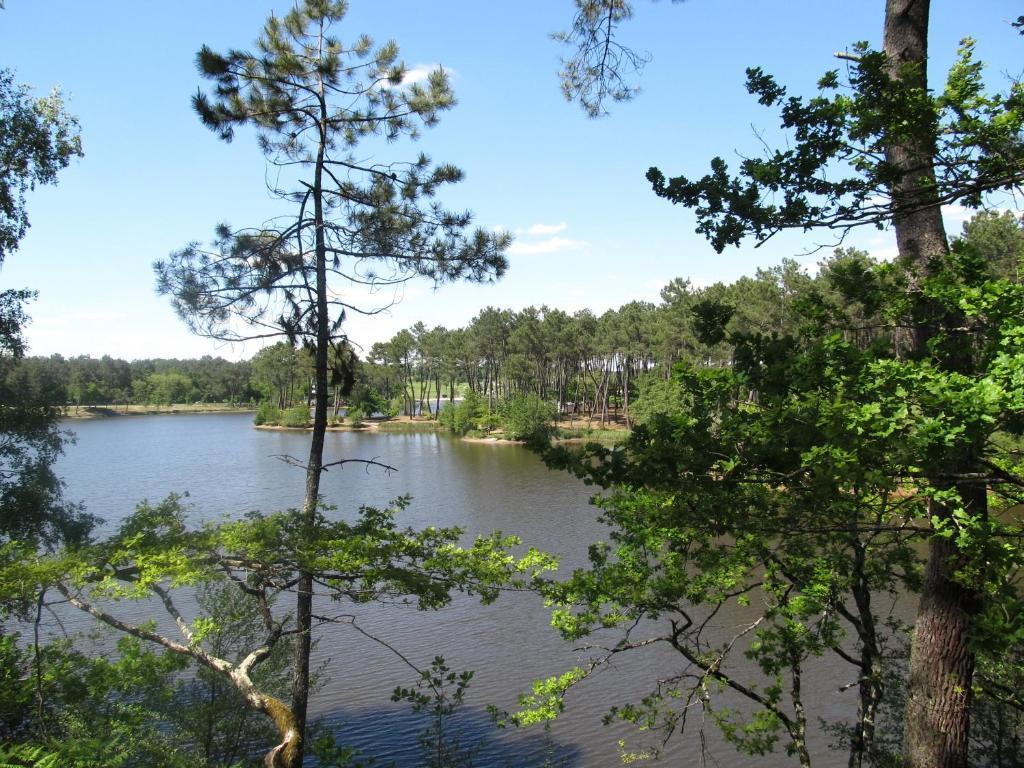 Residence Goelia Les Demeures Du Lac Кастельжалу Экстерьер фото
